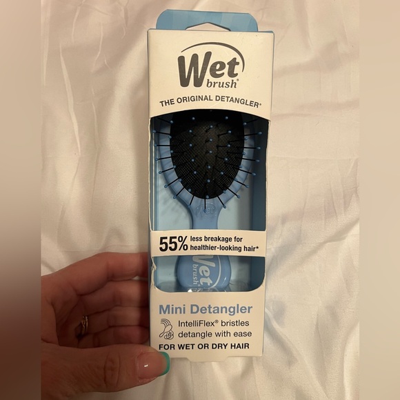 Wet brush - Picture 1 of 2